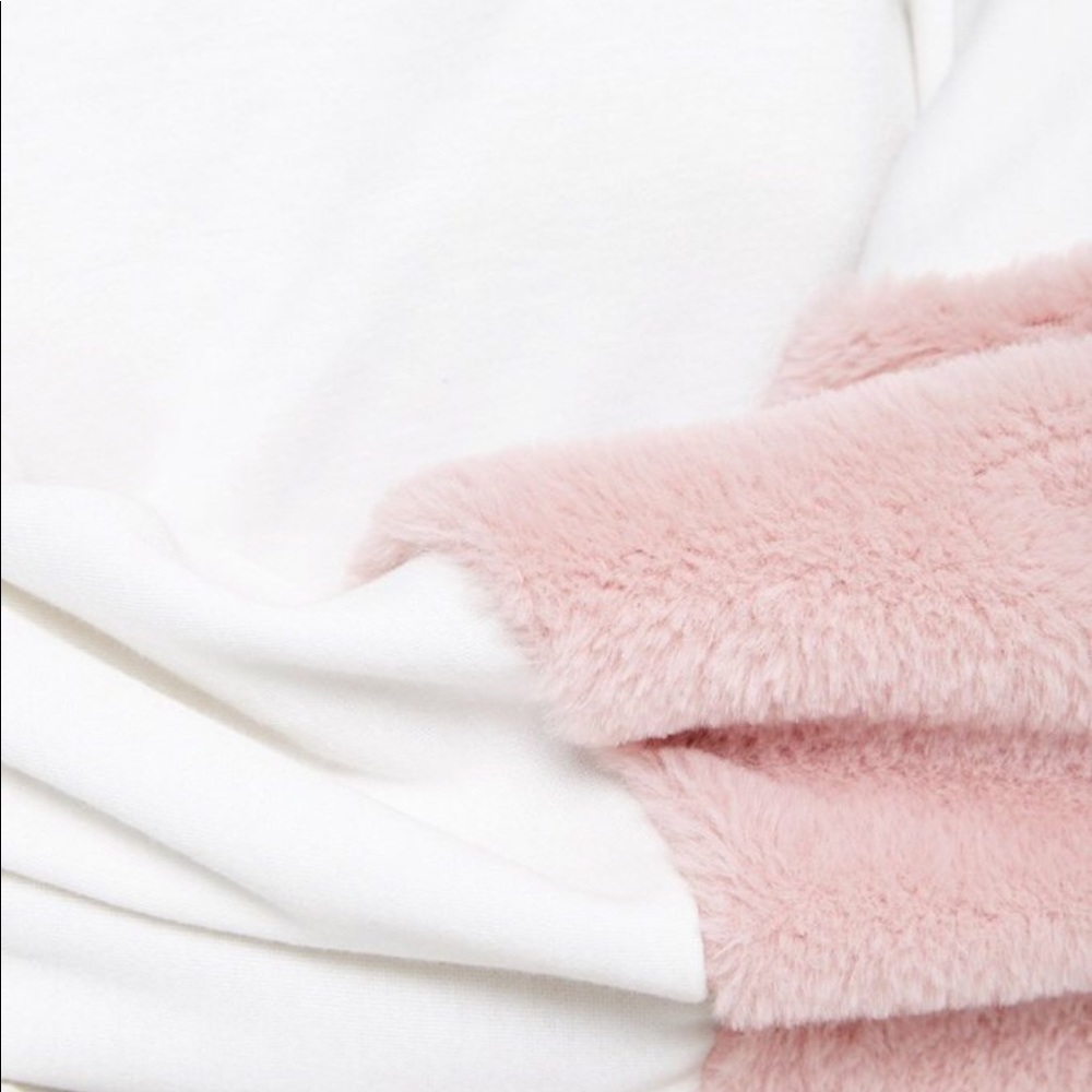 White Long Sleeve Sweatshirt Top Faux Fur Contrast - Picture 4 of 7